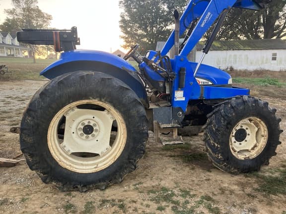 Image of New Holland TB100 equipment image 2