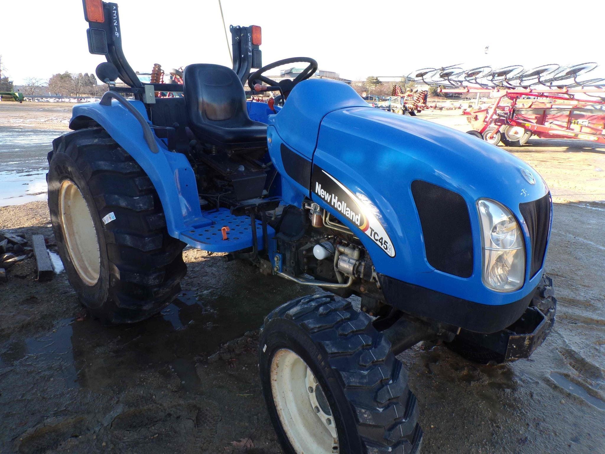 2005 New Holland TC45DA Equipment Image0