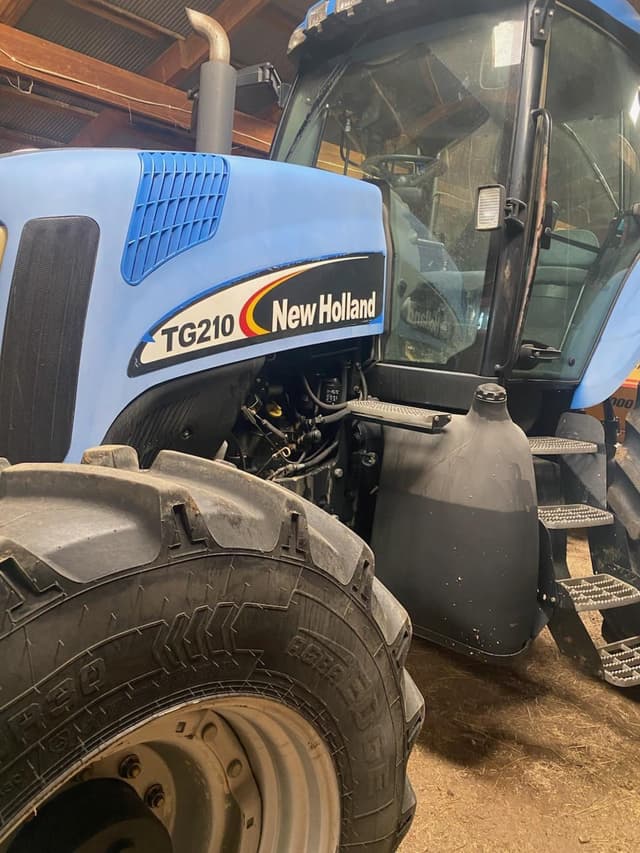 Image of New Holland TG210 equipment image 2