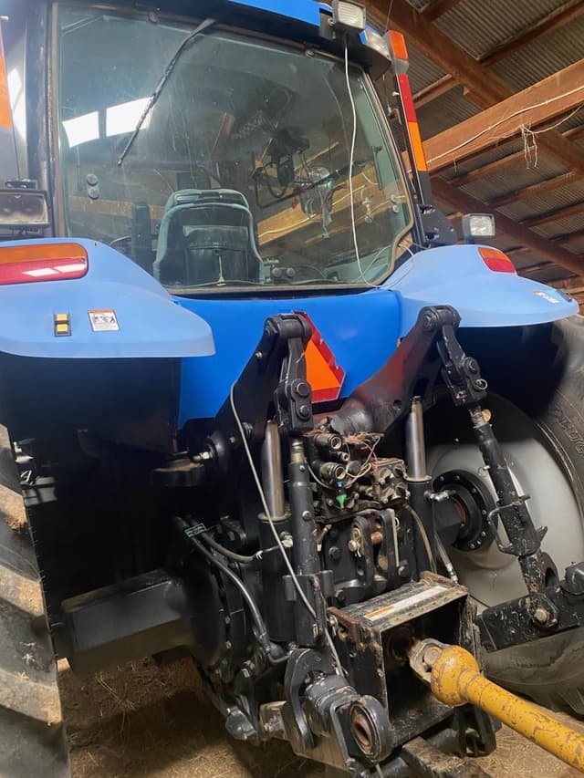 Image of New Holland TG210 equipment image 4