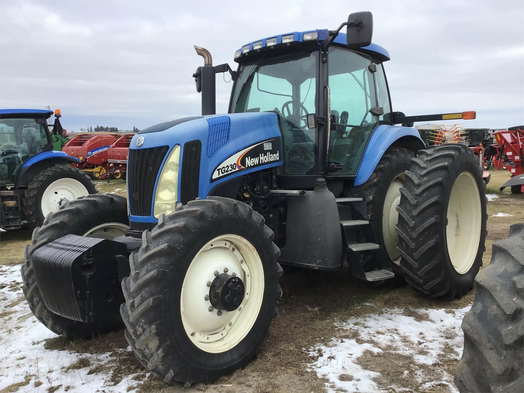 2005 New Holland TG230 Equipment Image0