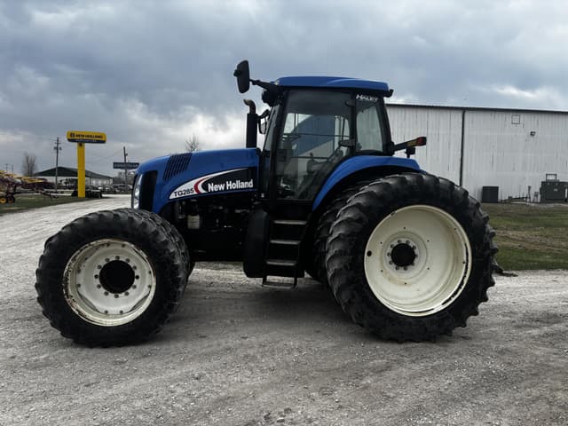 Image of New Holland TG285 equipment image 2