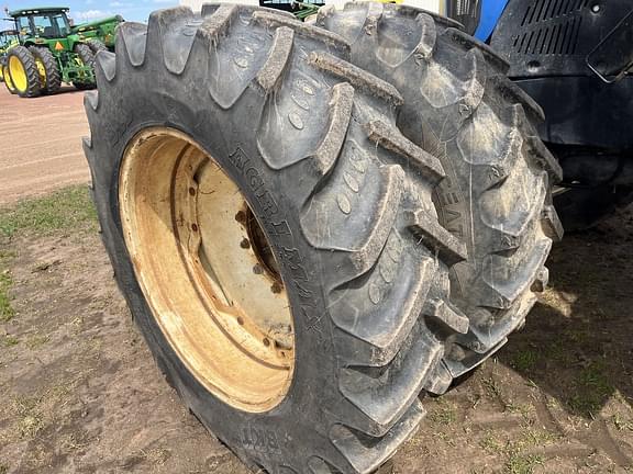 Image of New Holland TG285 equipment image 2