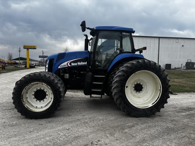 Image of New Holland TG285 equipment image 2