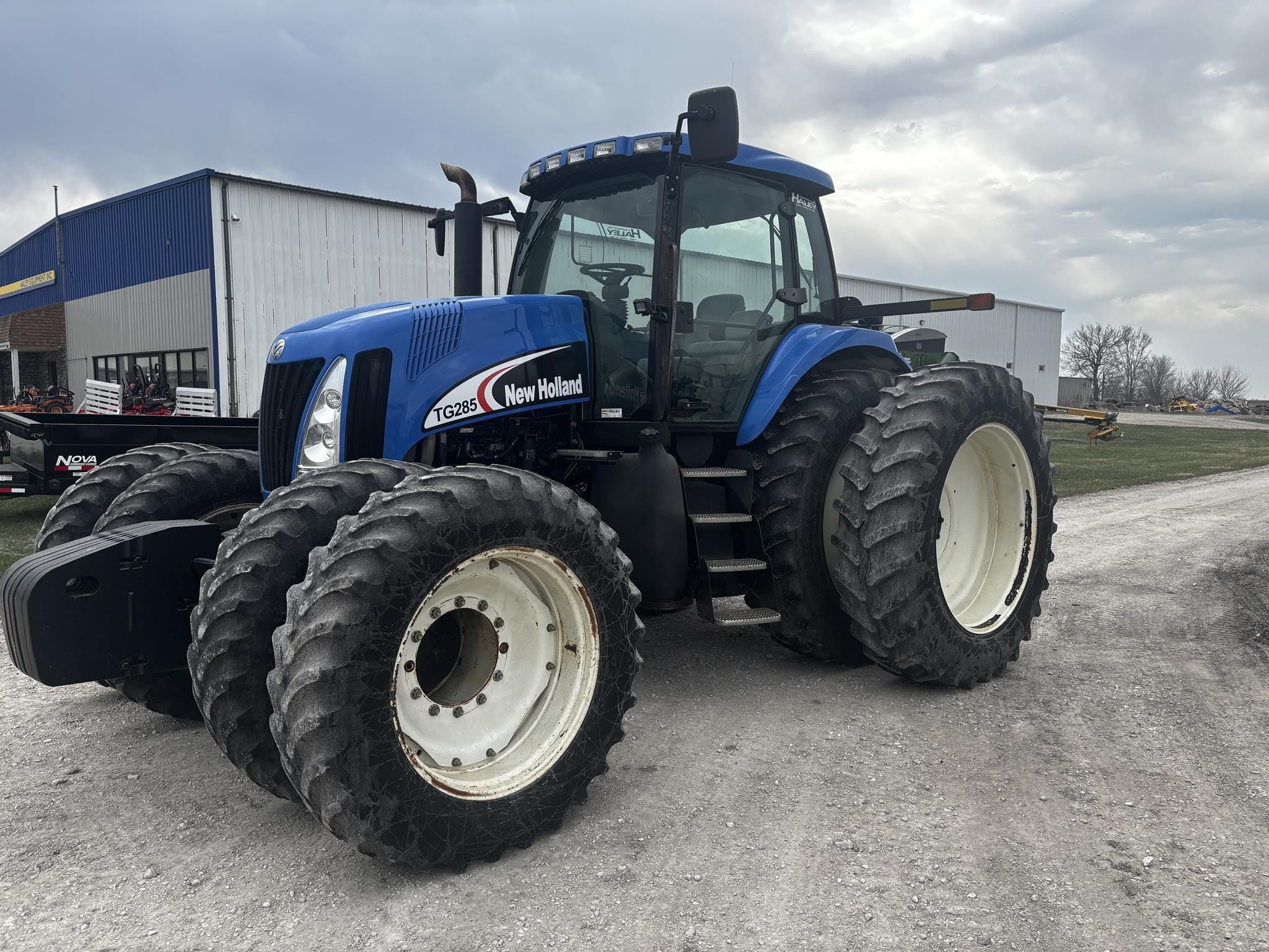 2005 New Holland TG285 Equipment Image0