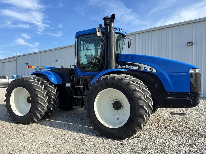 2005 New Holland TJ375 Equipment Image0