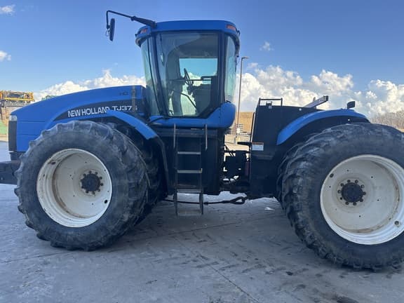 Image of New Holland TJ375 equipment image 3