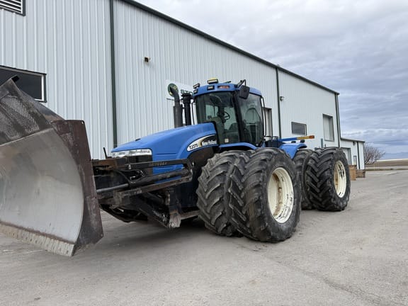 2005 New Holland TJ375 Equipment Image0