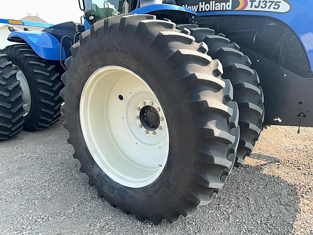 Image of New Holland TJ375 equipment image 3