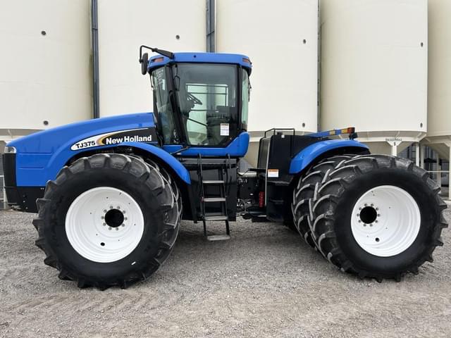 Image of New Holland TJ375 equipment image 2