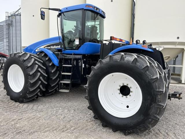 Image of New Holland TJ375 equipment image 4