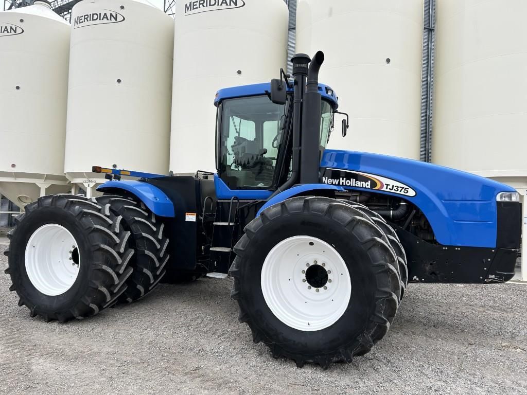 2005 New Holland TJ375 Equipment Image0