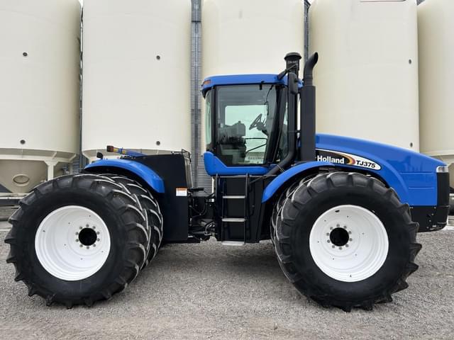 Image of New Holland TJ375 equipment image 3
