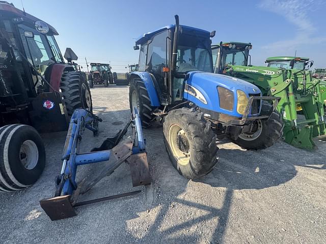 Image of New Holland TL100A equipment image 2