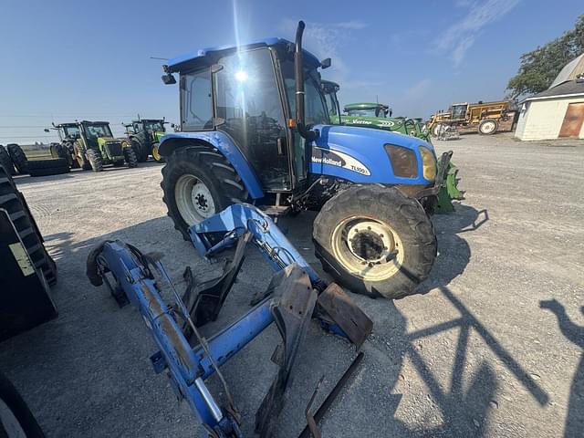 Image of New Holland TL100A equipment image 3