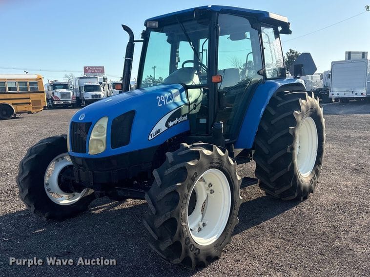 2005 New Holland TL100A Equipment Image0