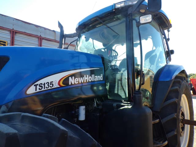 Image of New Holland TS135A equipment image 3