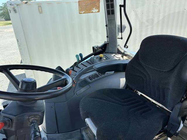 Image of New Holland TS135A equipment image 4