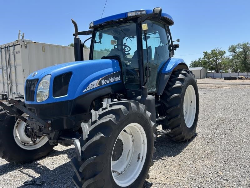 2005 New Holland TS135A Equipment Image0