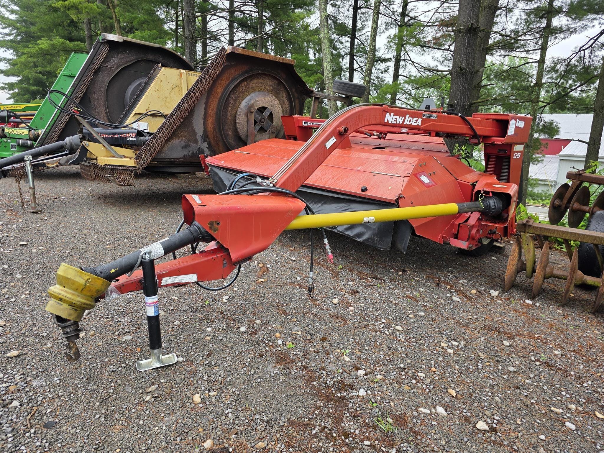 2005 New Idea 5209 Equipment Image0