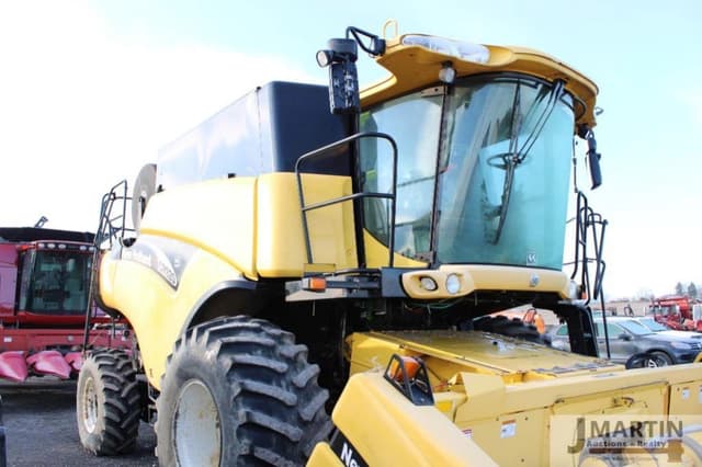 Image of New Holland CR920 equipment image 1