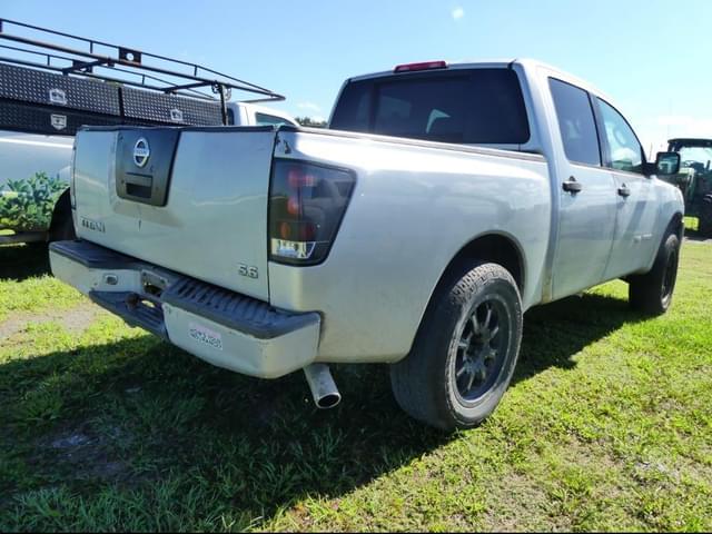 Image of Nissan Titan equipment image 2