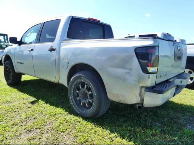 Image of Nissan Titan equipment image 3