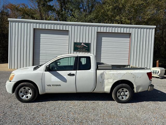 Image of Nissan Titan equipment image 3