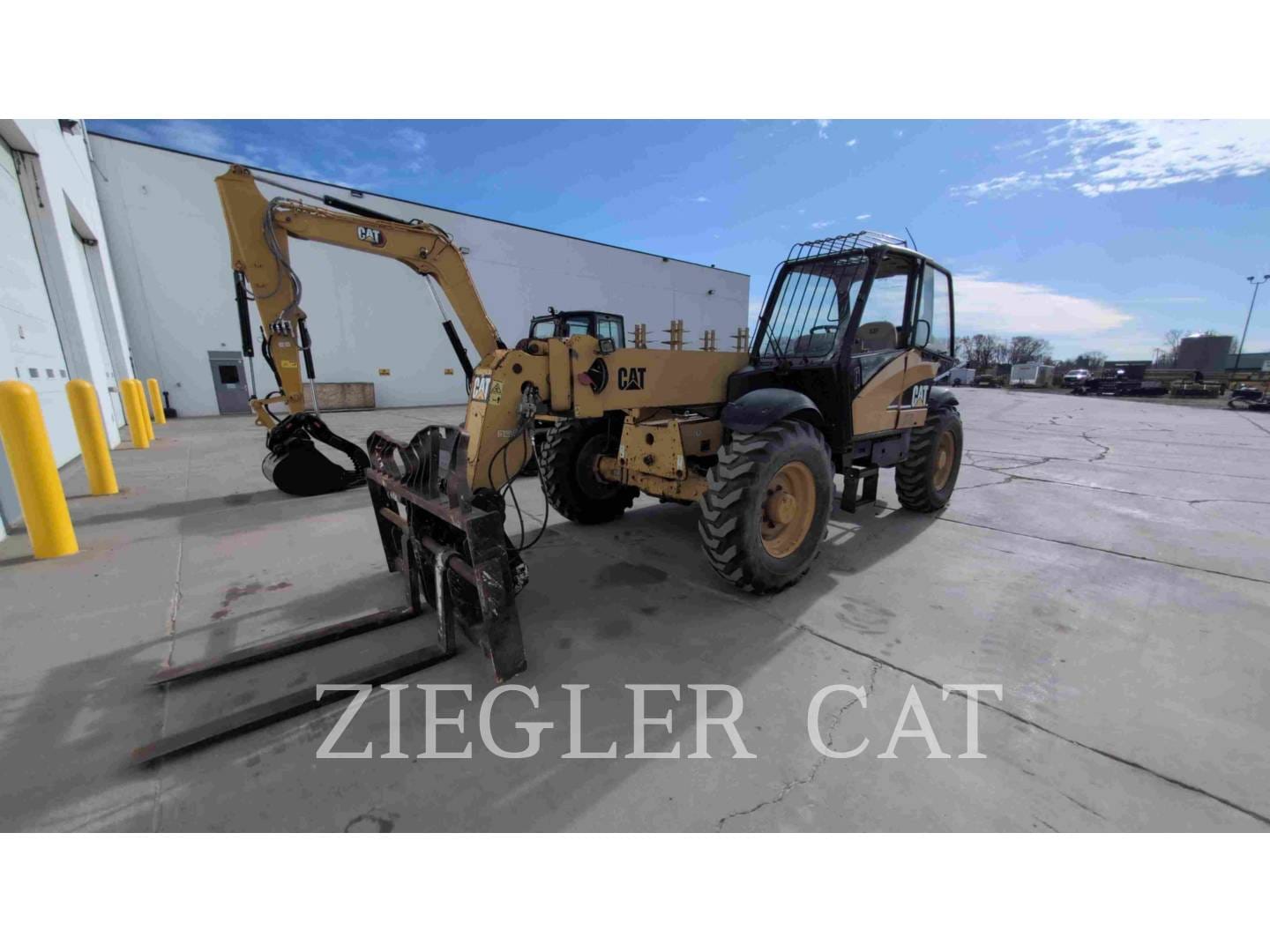 2005 Caterpillar TH360B Equipment Image0