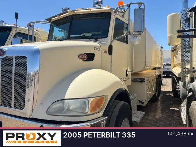 Image of Peterbilt 335 equipment image 1