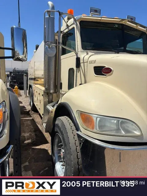 2005 Peterbilt 335 Equipment Image0