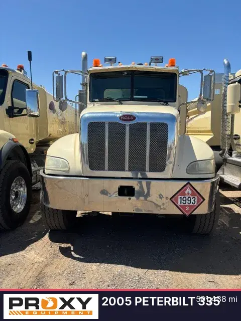 Image of Peterbilt 335 equipment image 2
