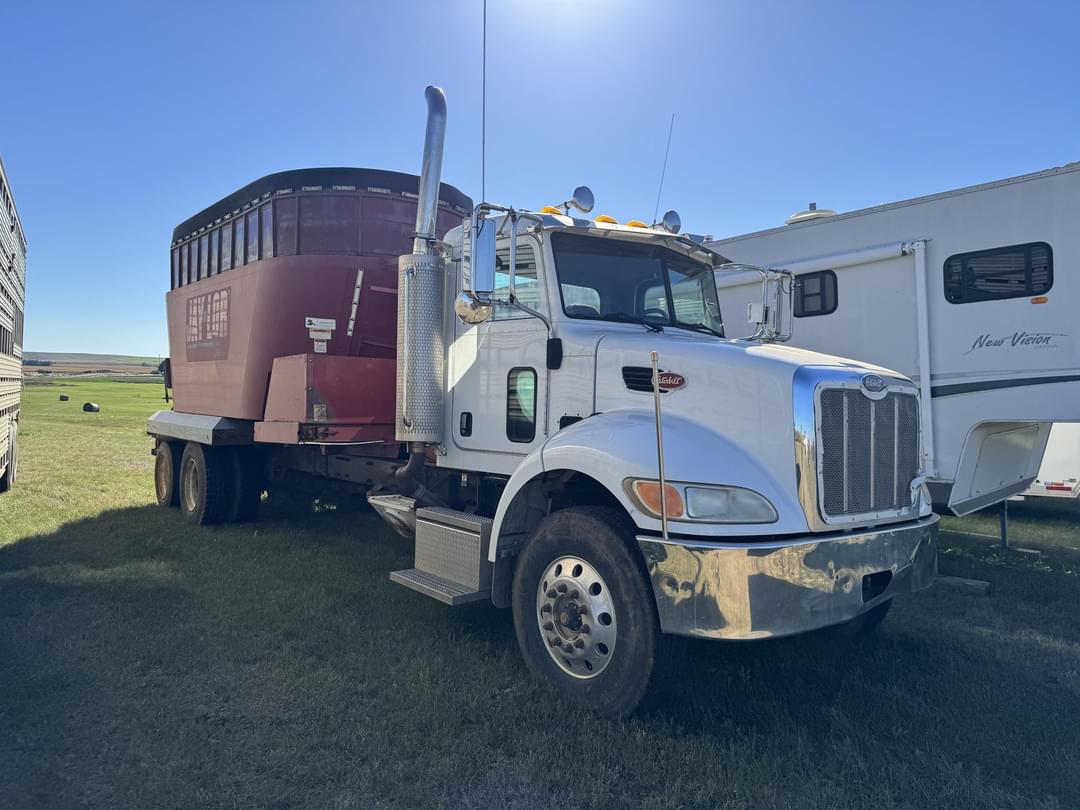 Image of Peterbilt 335 Primary image