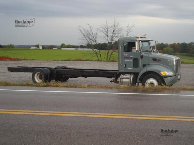 Image of Peterbilt 335 equipment image 2