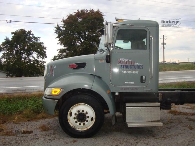 Image of Peterbilt 335 equipment image 3