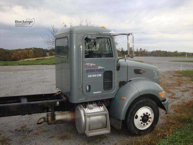 Image of Peterbilt 335 equipment image 1
