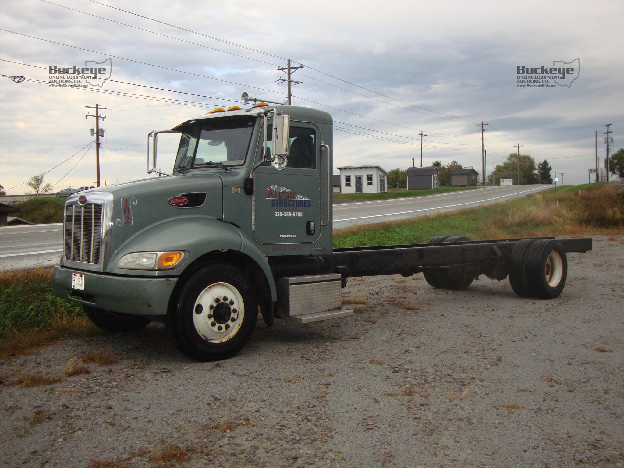 2005 Peterbilt 335 Equipment Image0