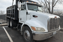 2005 Peterbilt 335 Image