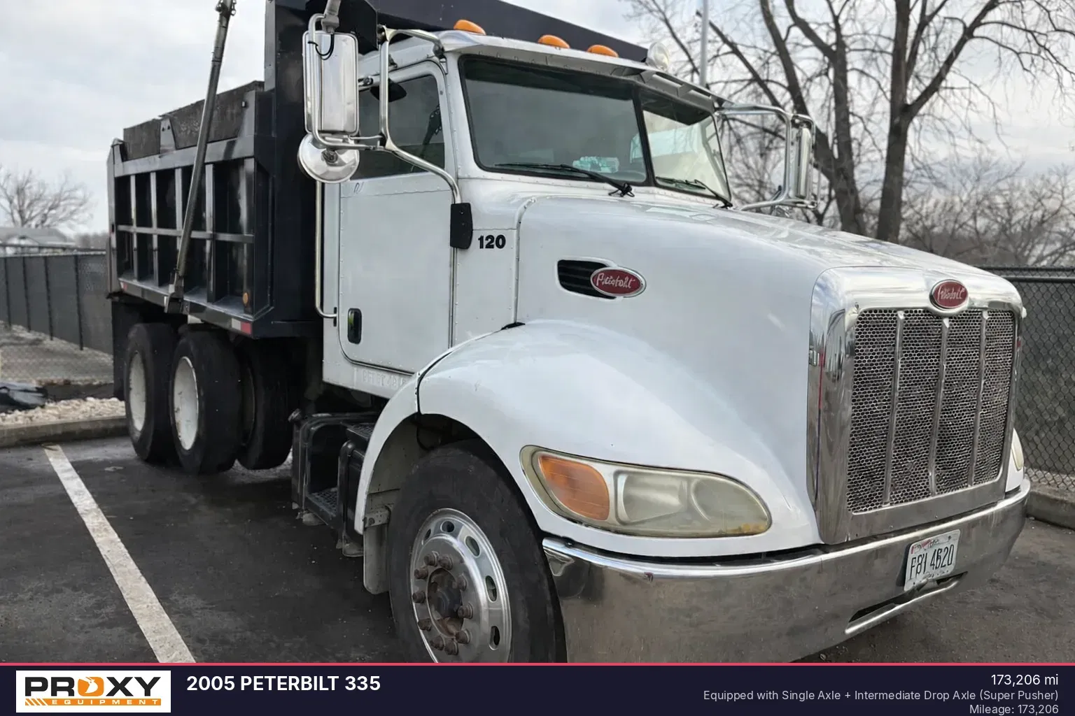 2005 Peterbilt 335 Equipment Image0