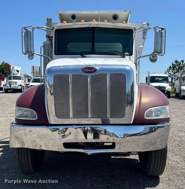 Image of Peterbilt 335 equipment image 1