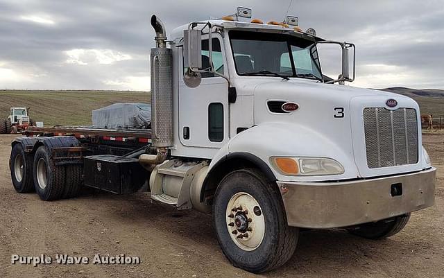 Image of Peterbilt 335 equipment image 2