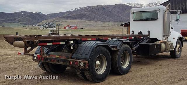 Image of Peterbilt 335 equipment image 4