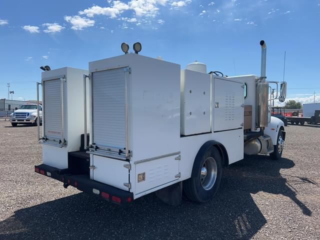 Image of Peterbilt 335 equipment image 4