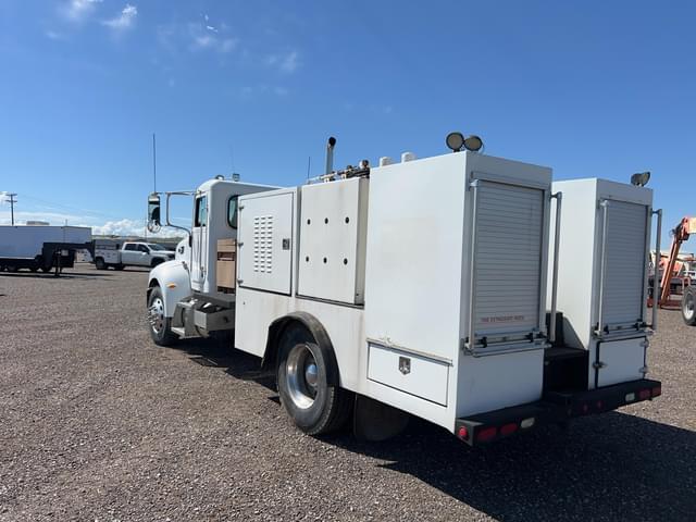 Image of Peterbilt 335 equipment image 2