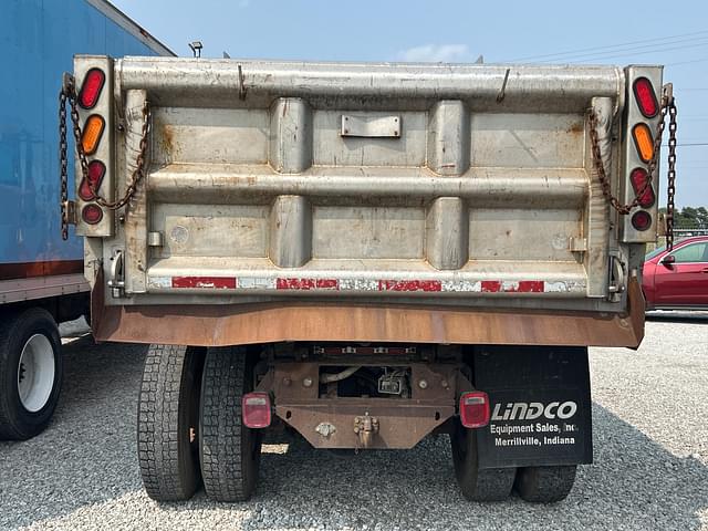 Image of Peterbilt 335 equipment image 4
