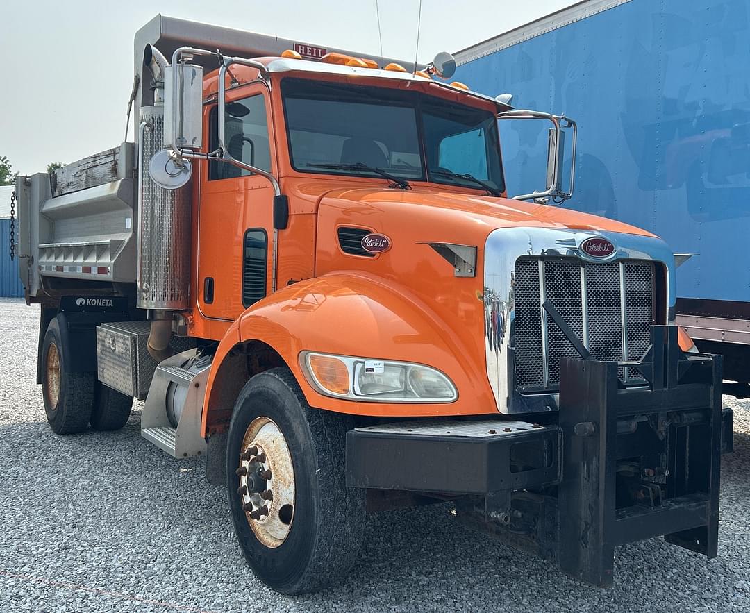 Image of Peterbilt 335 Primary image