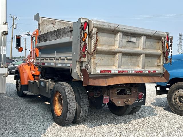 Image of Peterbilt 335 equipment image 3