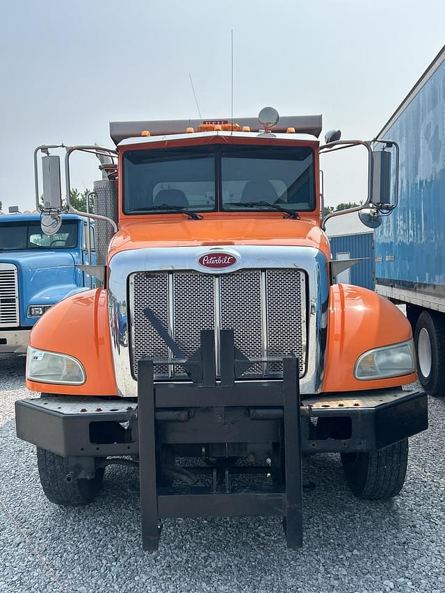 Image of Peterbilt 335 equipment image 1
