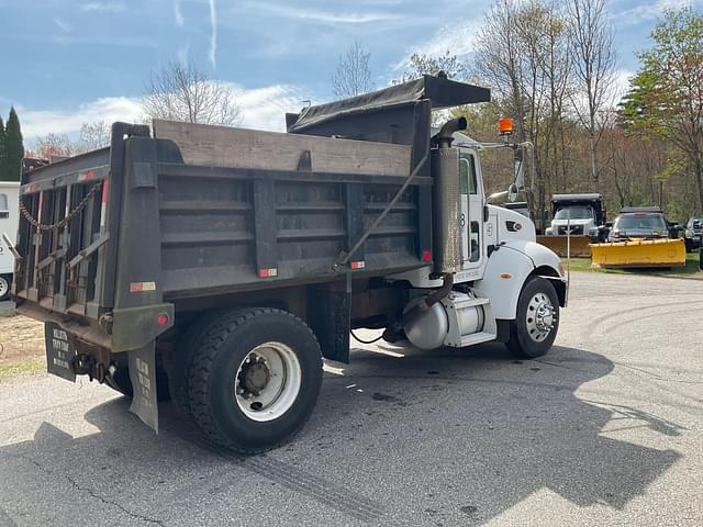 Image of Peterbilt 335 equipment image 4
