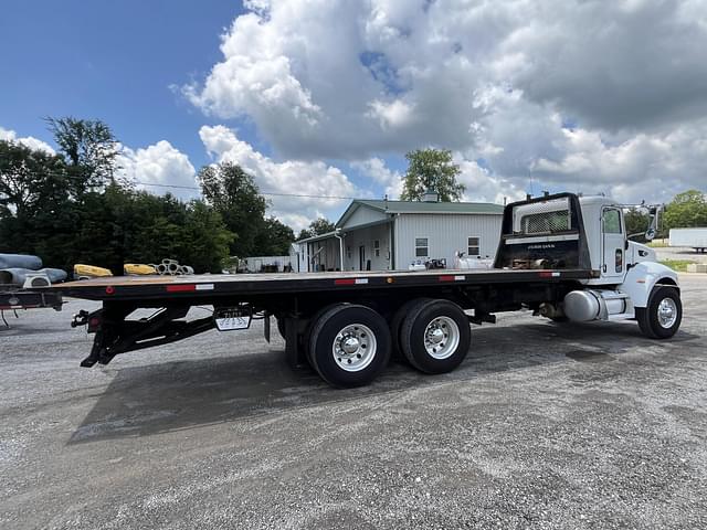 Image of Peterbilt 335 equipment image 2